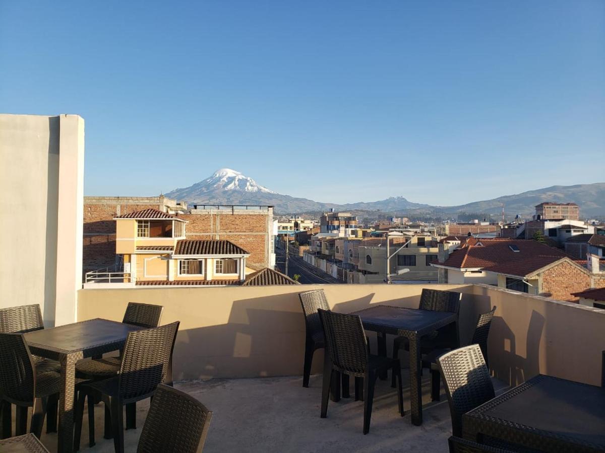Illari Hotel Riobamba Buitenkant foto